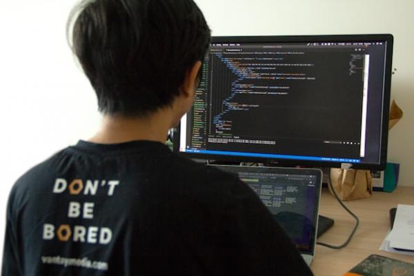 Code & Play Corne
